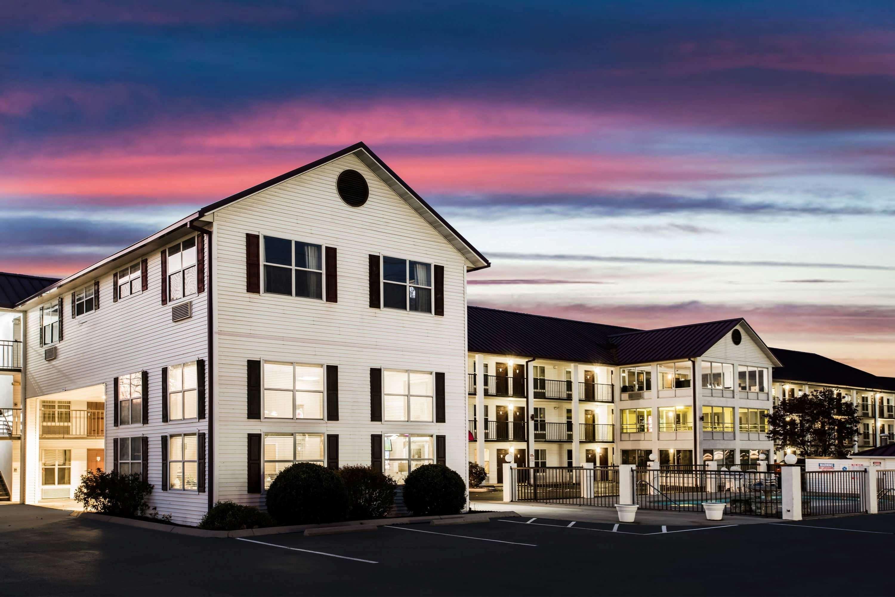 Super 8 By Wyndham Sevierville Riverside Εξωτερικό φωτογραφία